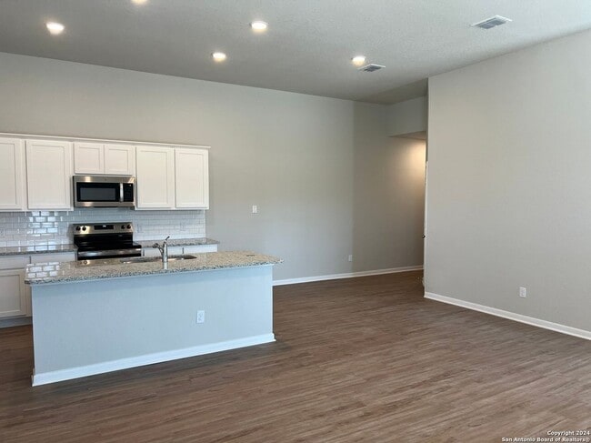 Building Photo - 121 Nespral Dr