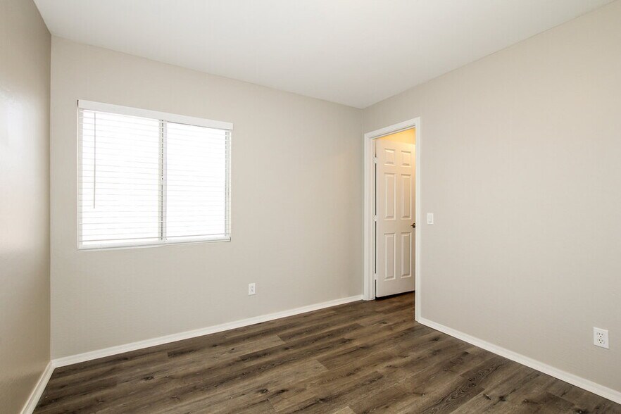 Building Photo - 4230 N 113th Dr