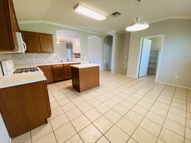 Building Photo - 207 Golden Gate Dr
