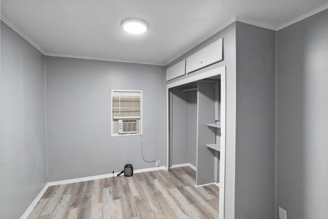 Building Photo - 3/2 NEWLY  ****MOVE IN READY**** Apply Today for just $25****$1695 per month ** Move in by Januar...