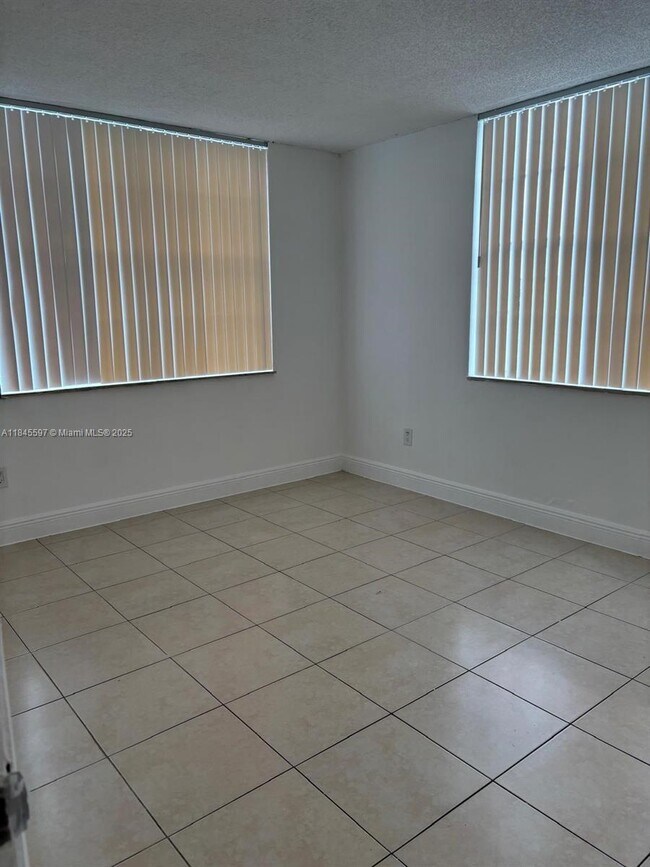 Building Photo - 482 NW 165th St