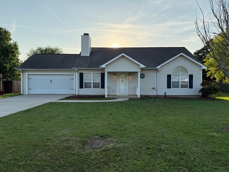 Primary Photo - 116 E Pointe Cir