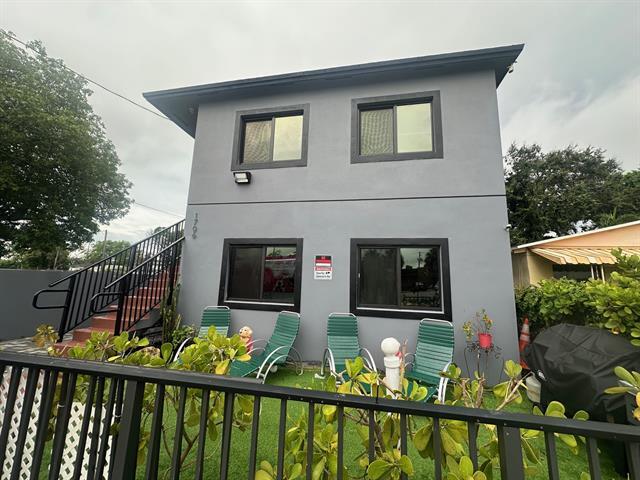 Building Photo - 1704 NW 69th Ter