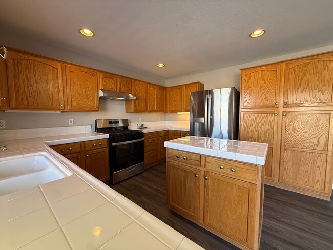 Building Photo - Beautiful River Oaks Large Two Story Home With Three Car Garage