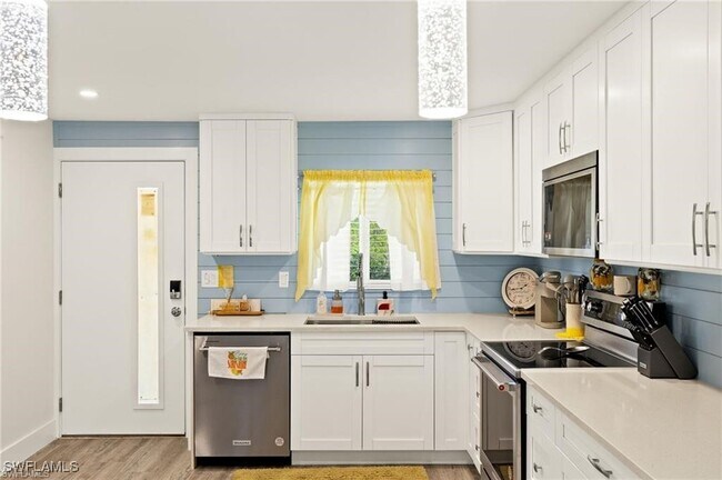 Building Photo - 1417 Chesapeake Ave