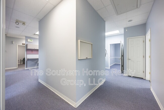 Building Photo - 305 Grady Rd