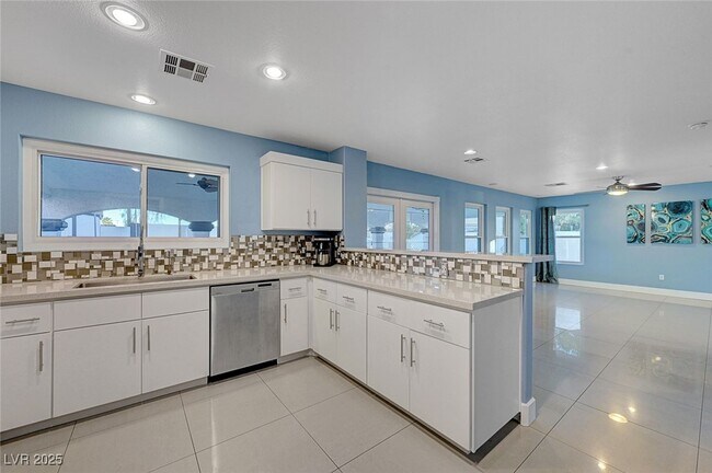 Building Photo - 5470 Logville St