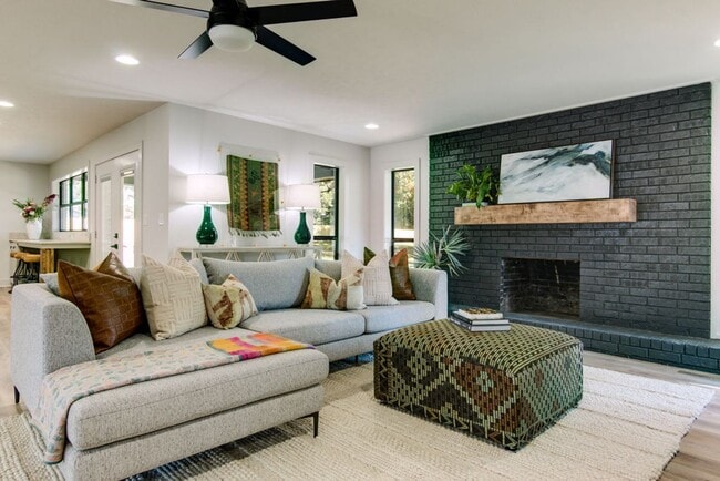 Building Photo - Palm Springs style ranch house