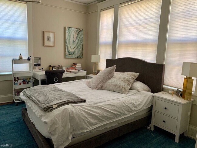 Building Photo - 3 br, 2 bath House - 39 University Circle #2