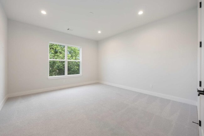 Building Photo - 6116 De Campo St