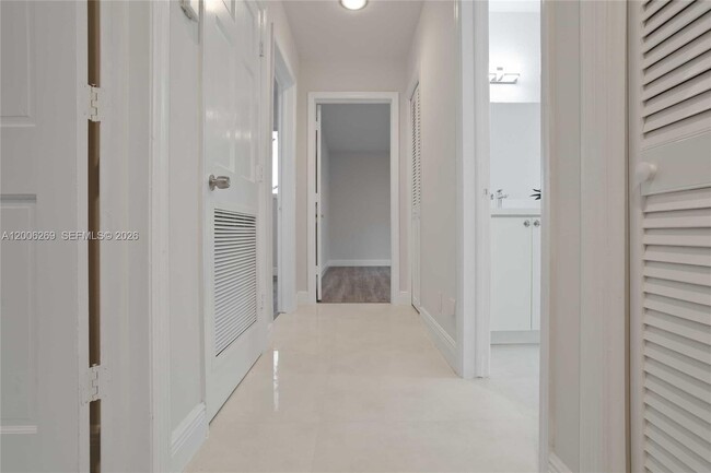 Building Photo - 8881 N Lake Dasha Dr