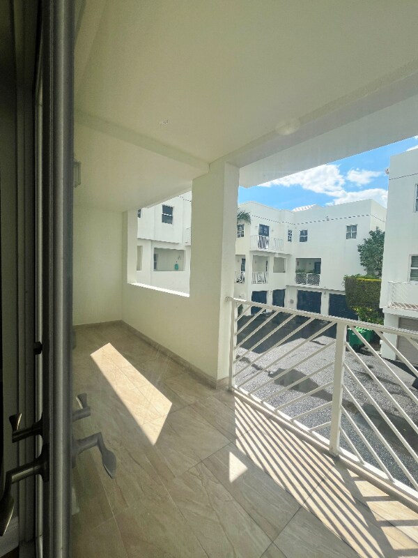 Building Photo - 1045 SW 9th Ct