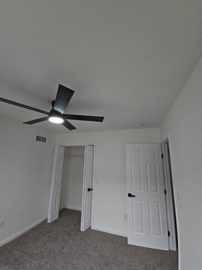 Building Photo - 821 Nela View Rd