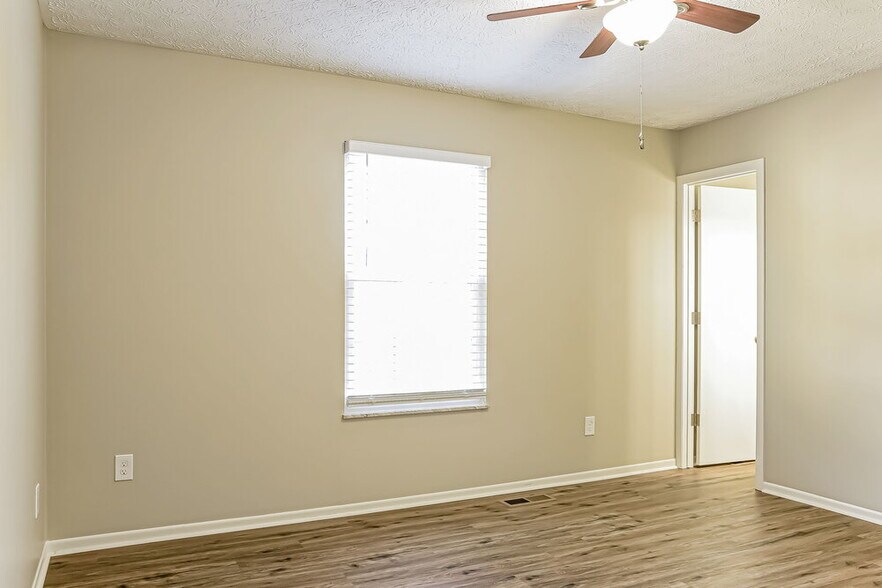 Building Photo - 794 Wallinger Dr