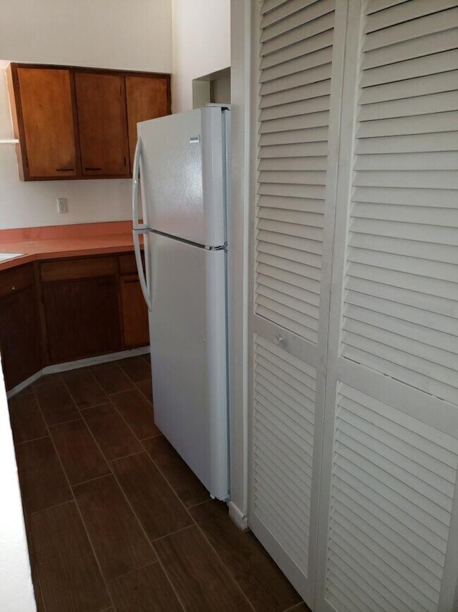 Building Photo - 3 Bed 1 Bath Home | Pet Friendly with Fenced Yard | Washer Dryer Hook Ups | Section 8 Welcome