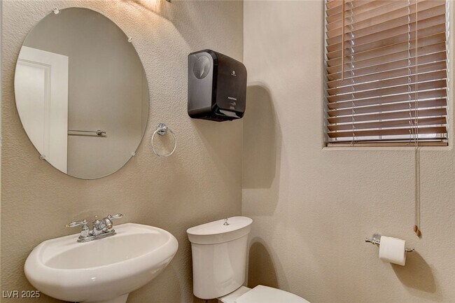 Building Photo - 9768 Plane Tree Ct