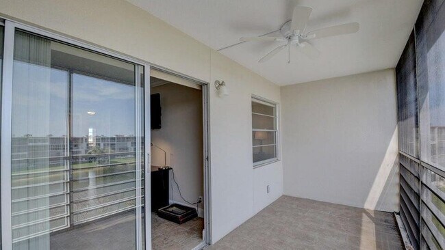 Building Photo - 4028 Newcastle B