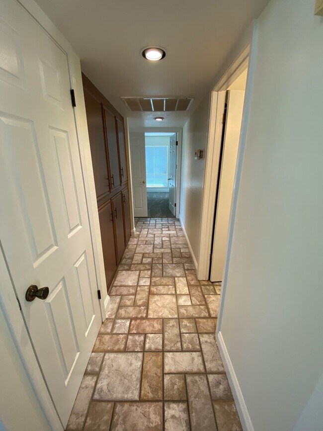 Building Photo - 17130 Advantage Pointe Ct