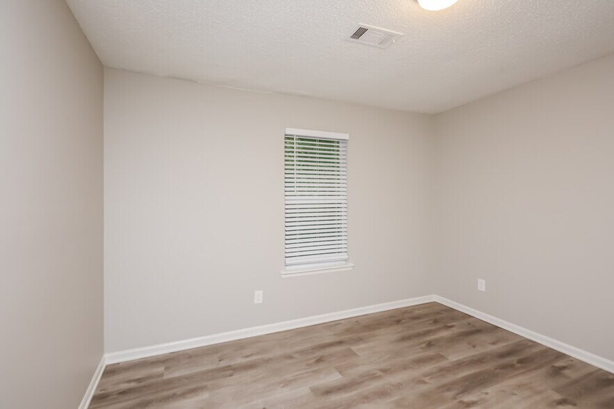Building Photo - 3730 Rhoanoke Ct