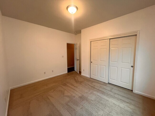 Building Photo - 2340 Catavee Ave