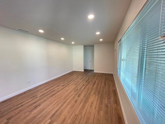 Building Photo - Like New Inside! Remodeled 3bd/2ba House In Desirable Allied Gardens Neighborhood