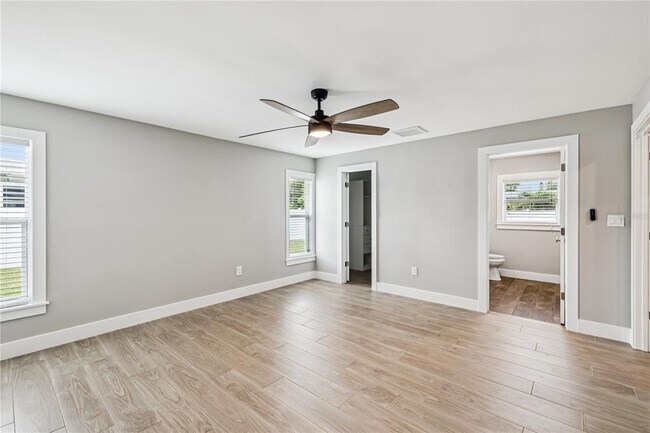 Building Photo - 3800 Bayshore Blvd NE