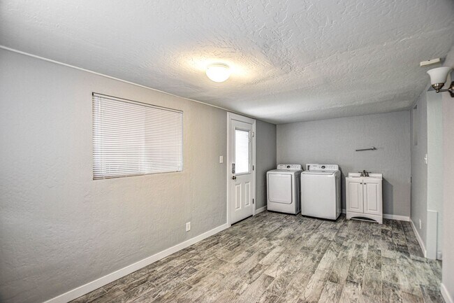 Building Photo - Vintage Ranch Home