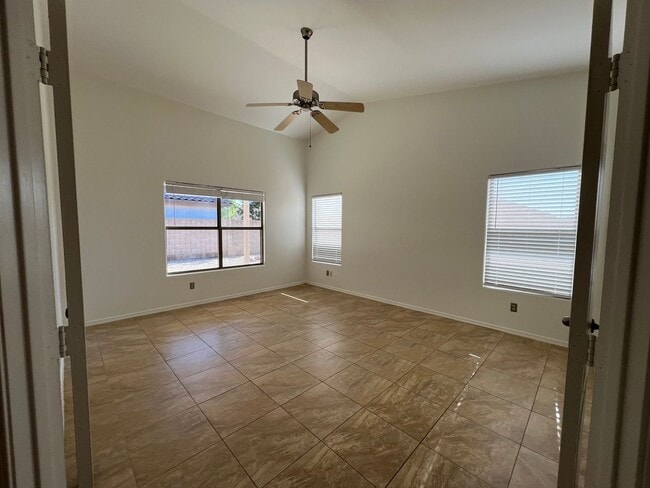 Building Photo - EXCELLENT Location!! This house is a three bedroom & two full baths