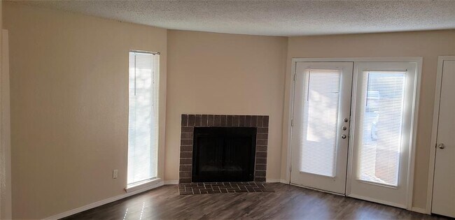 Building Photo - 2312 Balsam Dr