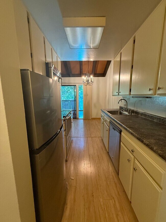 Building Photo - 1 bed 1 bath available in the Arden area of Sacramento!