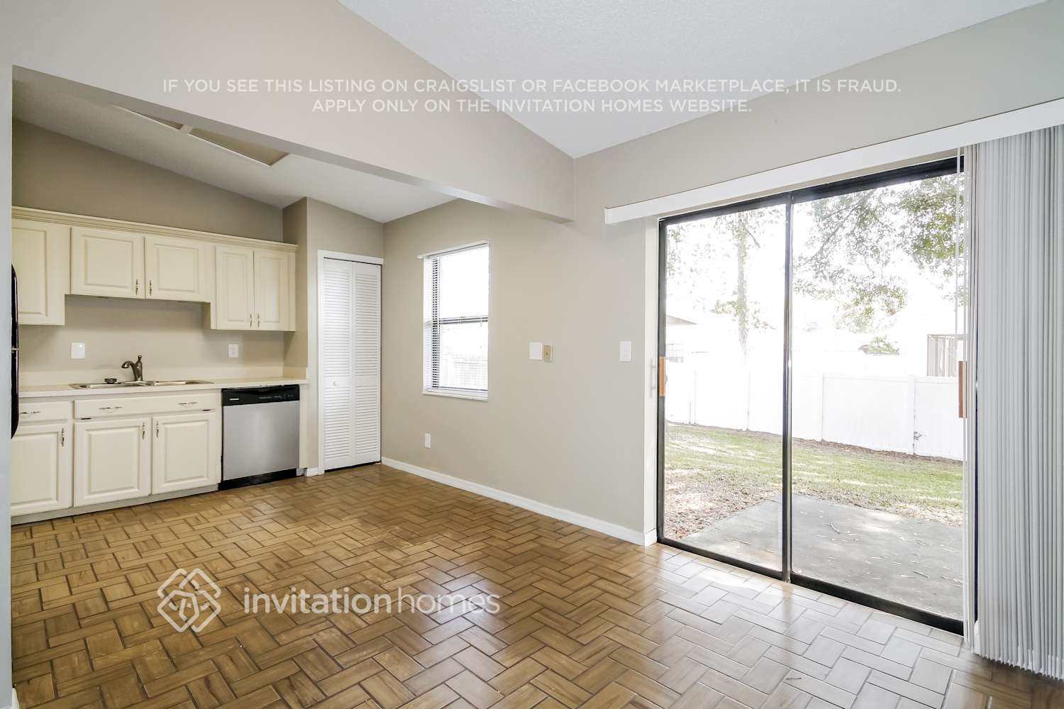 Building Photo - 12783 Pineway Dr