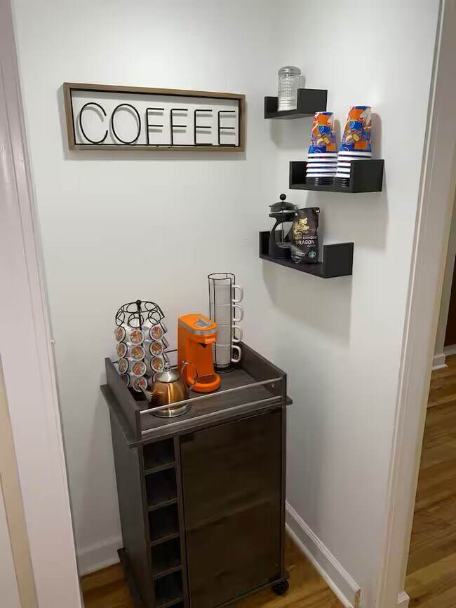 Building Photo - 3600 S Giles Ave