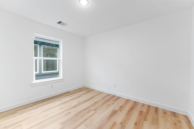 Building Photo - Brand New Home!