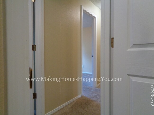 Building Photo - 260 SW Oregon Trail Dr