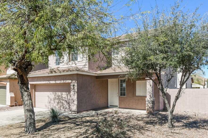 Building Photo - 1150 E Ferrara St