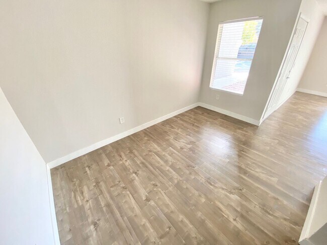 Building Photo - ADORABLE FIRST FLOOR CONDO UNIT 1 BEDROOM / BATH, LOCATED IN A GATED COMMUNITY!