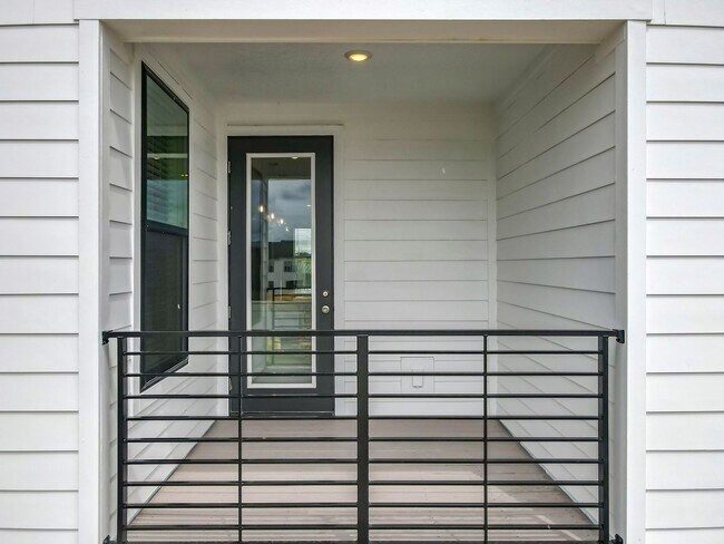 Building Photo - 15465 Hamlin Pk Dr