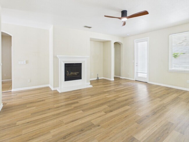 Building Photo - Single Family House