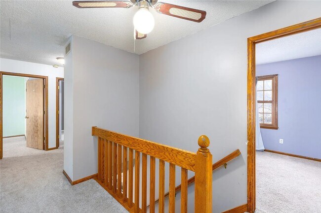 Building Photo - 5-Bedroom, 2-Bath Rental Home in Urbandale...