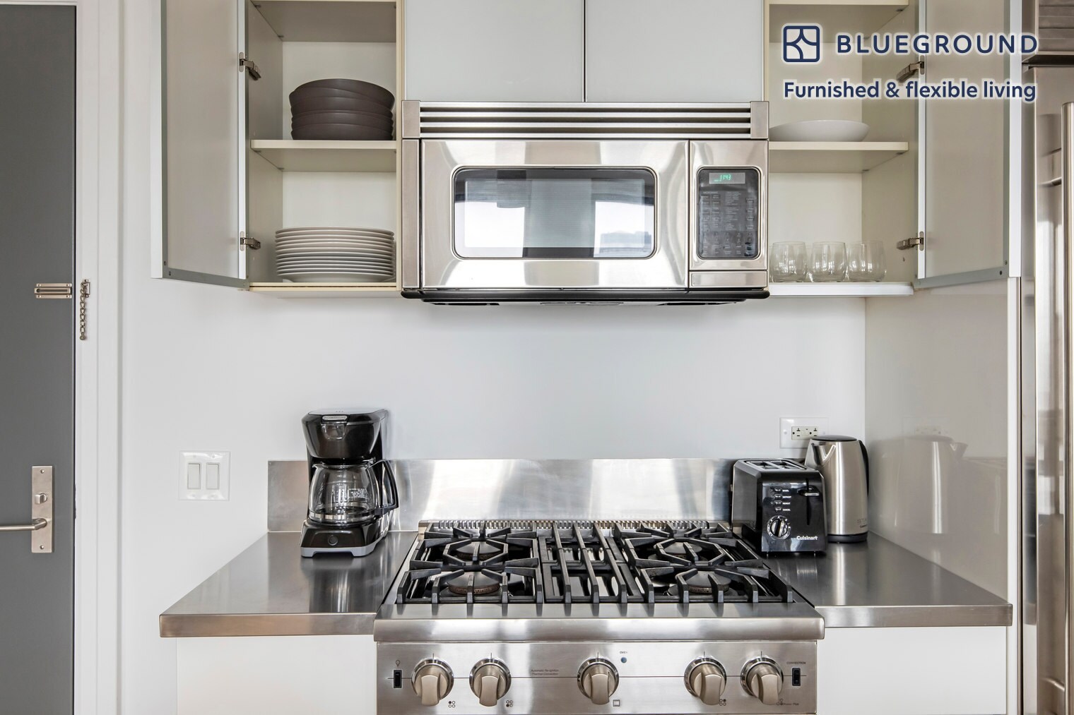 Building Photo - 550 W 54th St