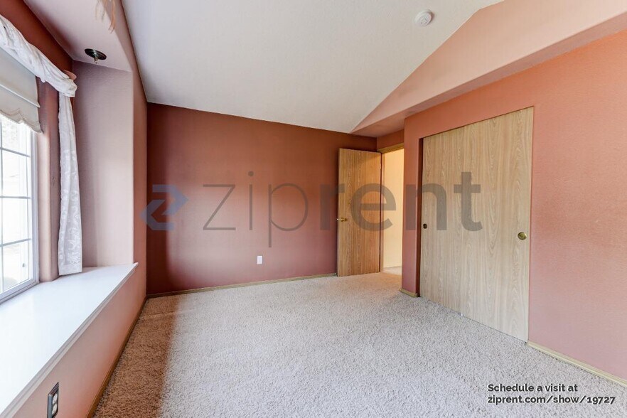 Building Photo - 10601 NE 45th Ave