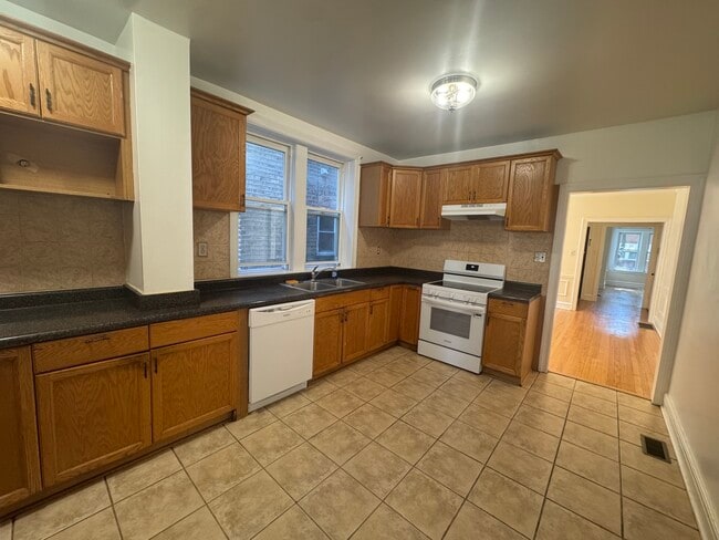 Building Photo - 5849 N Campbell Ave