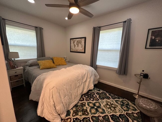 Building Photo - Single Family Home! 2 Bed 2 Bath $2250