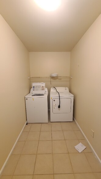 Building Photo - 5012 Rainmaker Dr