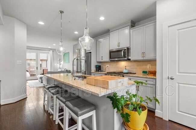 Building Photo - 5136 Randolph Rd