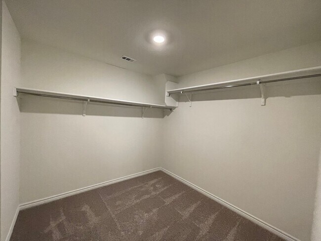 Building Photo - 4 Bdrm Home in Legend Heights, NBTX