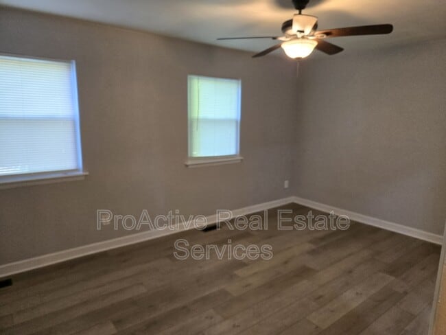 Building Photo - 606 Redkirk Ln