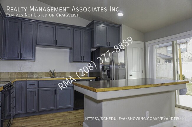 Building Photo - 4614 N Willowside Ave