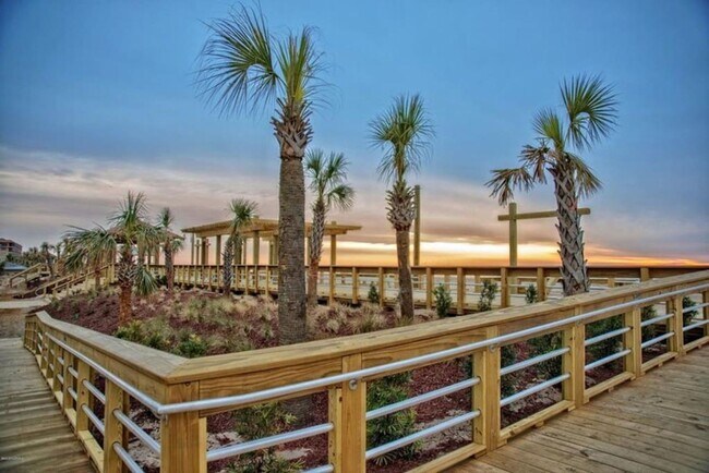 Building Photo - OFF-SEASON FURNISHED MONTHLY RENTAL AVAILA...