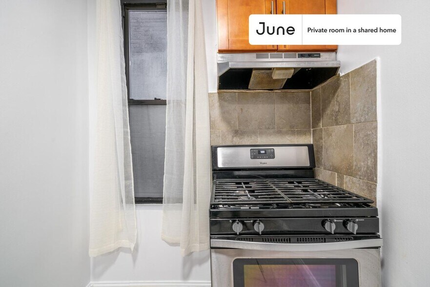 Building Photo - Room in Shared 4 bed/1 bath home in Central Harlem
